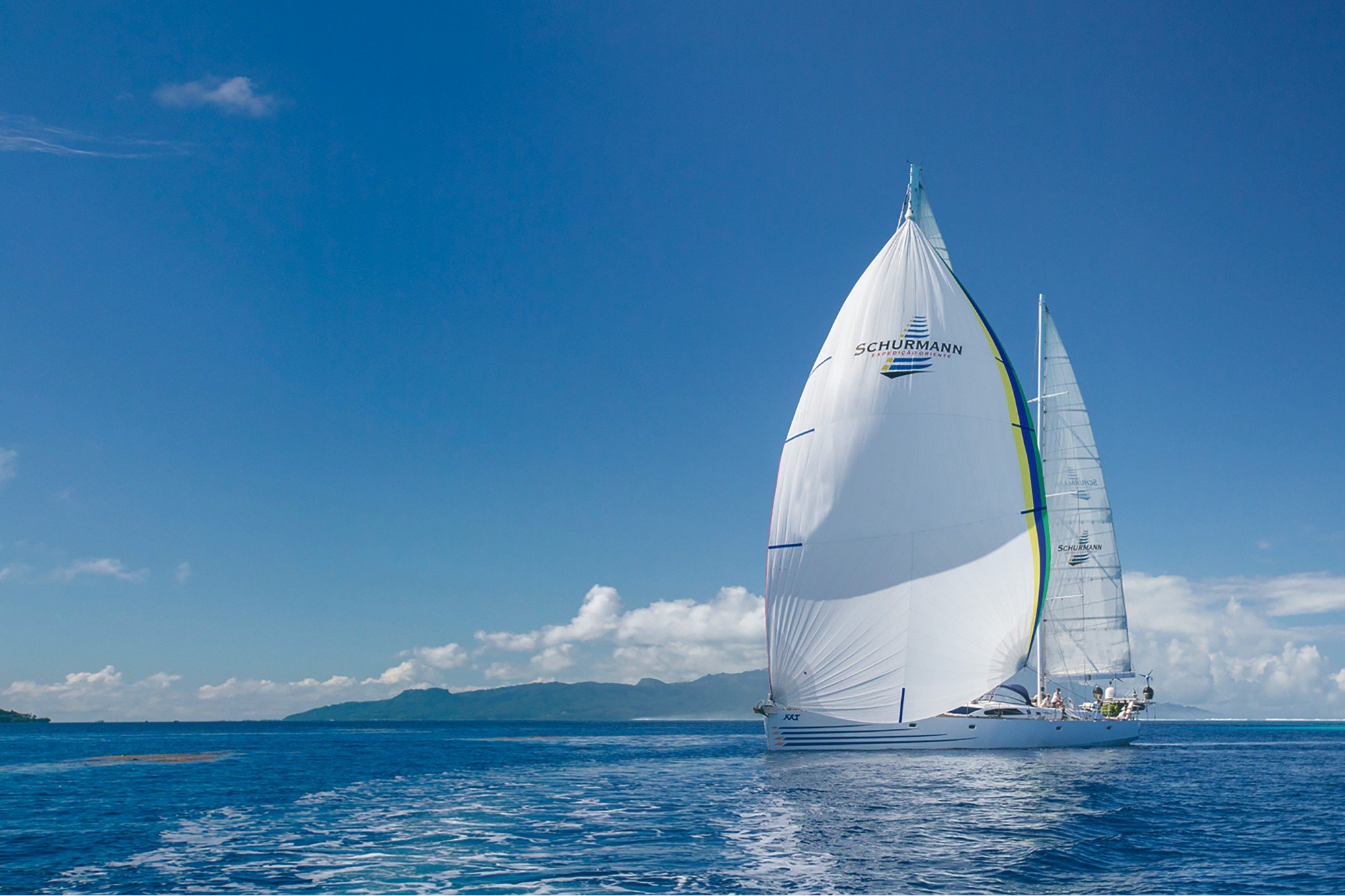 VOZES DO OCEANO: Veleiro da Família Schürmann Atrai Atenção em Belém